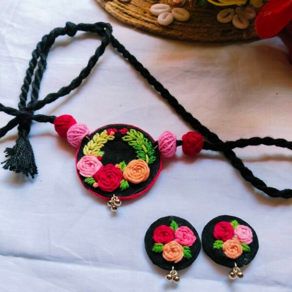 Embroidery choker set ❤️